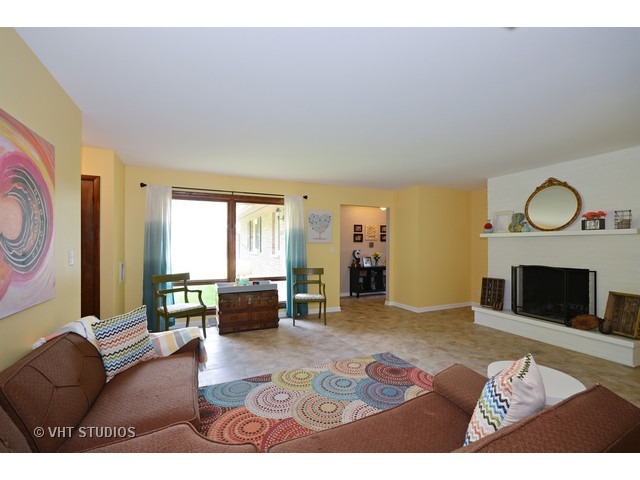 1601 Meadows Road Geneva, IL 60134 - Photo 4 of 16