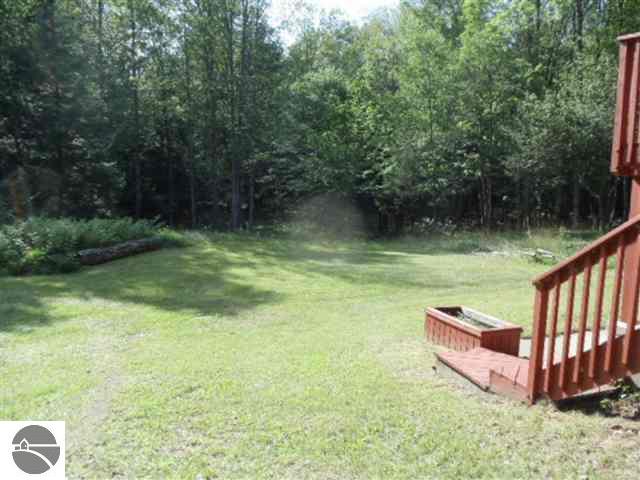 5816 Gunn Road Benzonia, MI 49616 - Photo 4 of 15 1720113-3.JPG