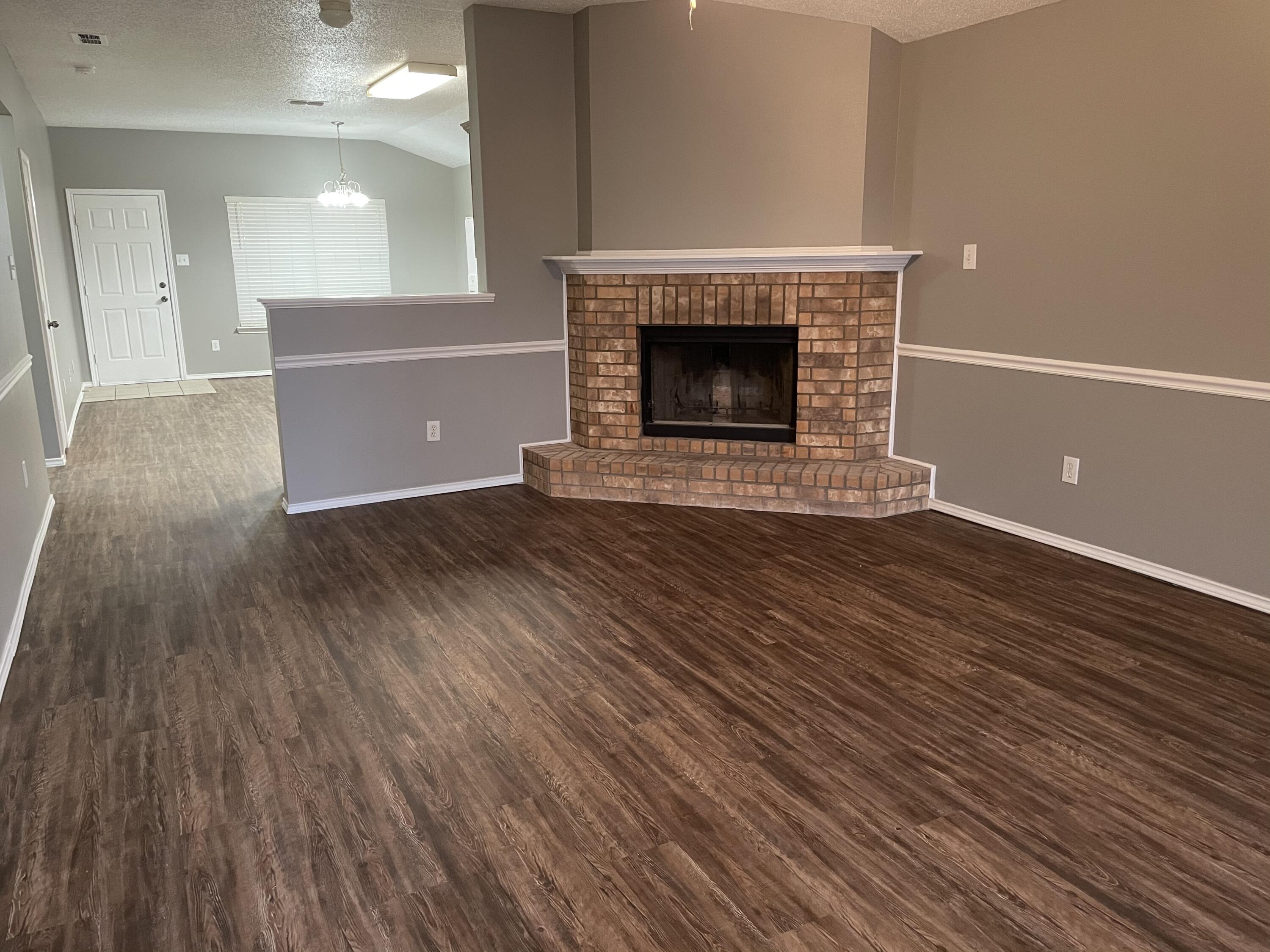 6514 89th Street Lubbock, TX 79424 - Photo 2 of 10 Living