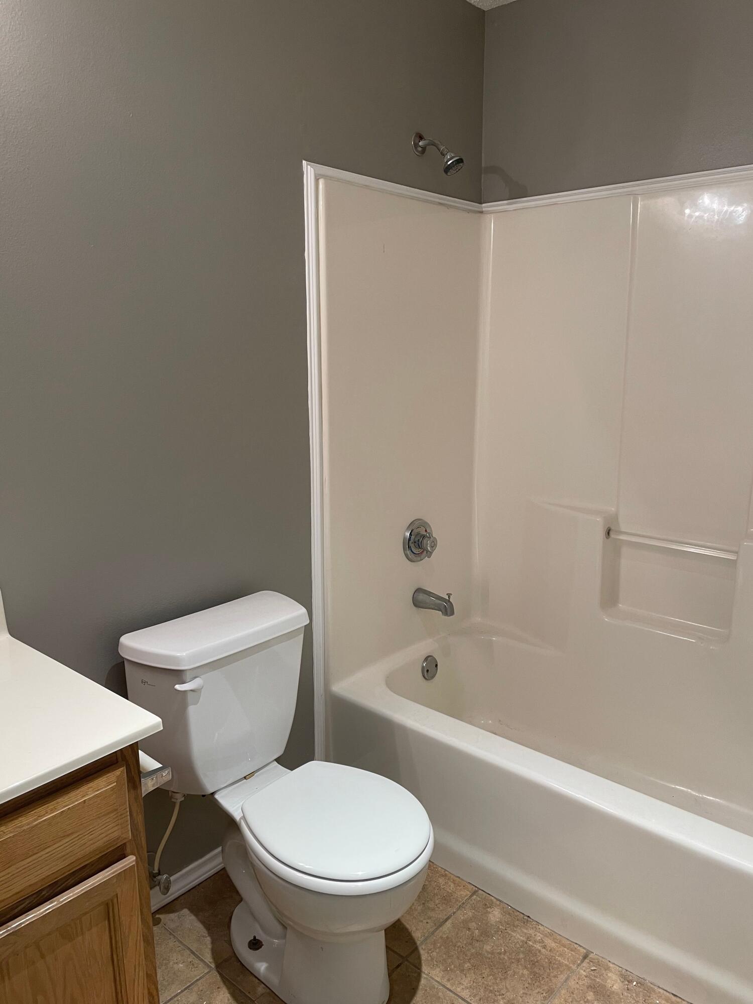 6514 89th Street Lubbock, TX 79424 - Photo 7 of 10 Bathroom 1