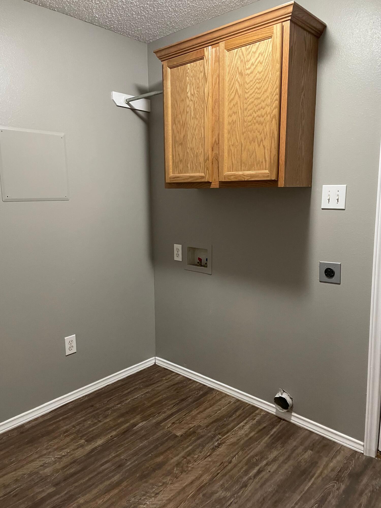 6514 89th Street Lubbock, TX 79424 - Photo 9 of 10 Laundry Room