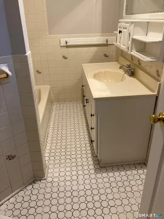 $1,900 | 235 Deacon Street, Bridgeport, CT 06607