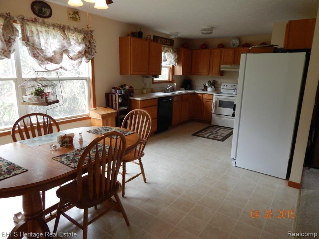 6501 Robb Road Fowlerville, MI 48836 - Photo 12 of 24 DINING AREA AND KITCHEN