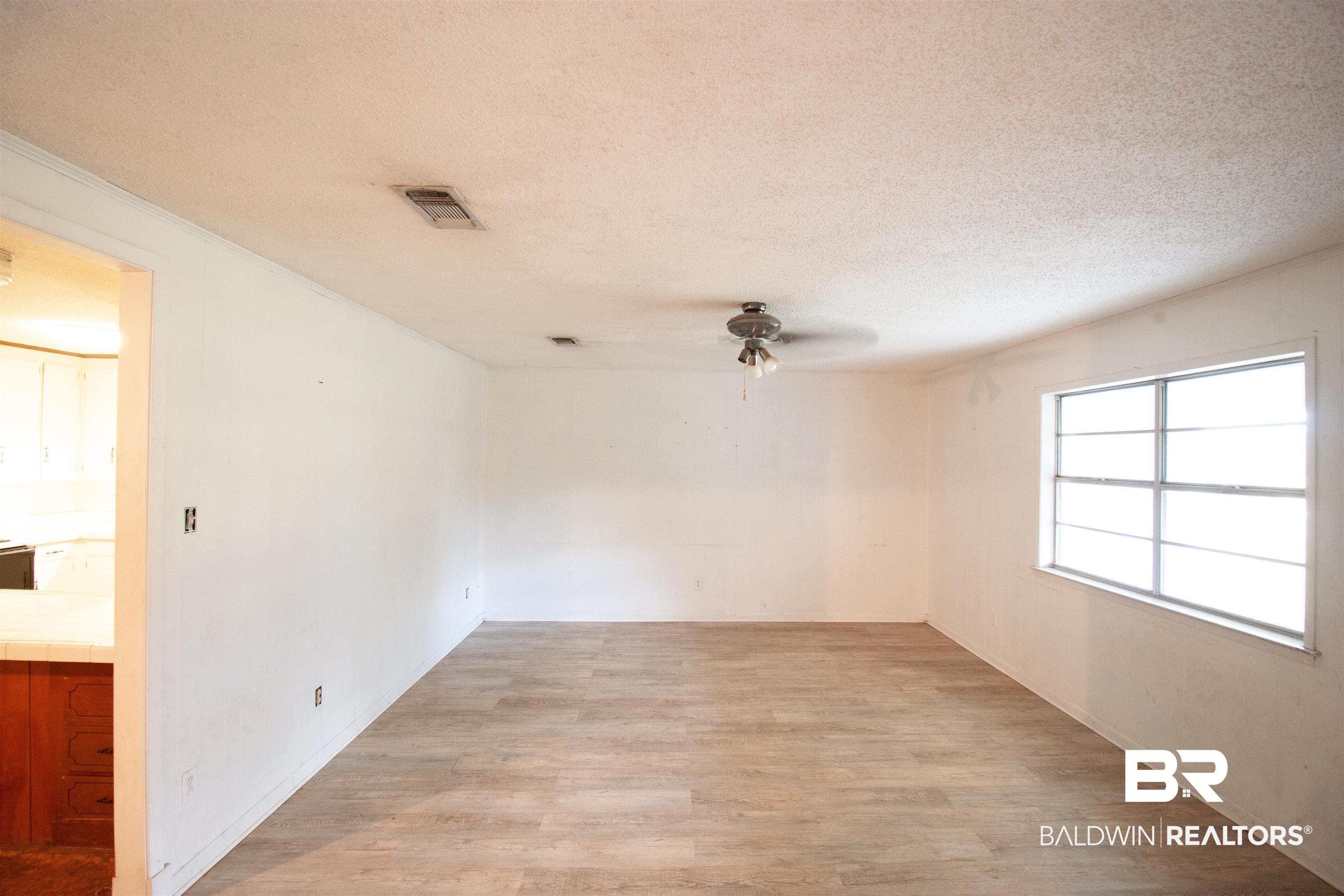 9565 Hildreth Drive Elberta, AL 36530 - Photo 3 of 15 Living Area