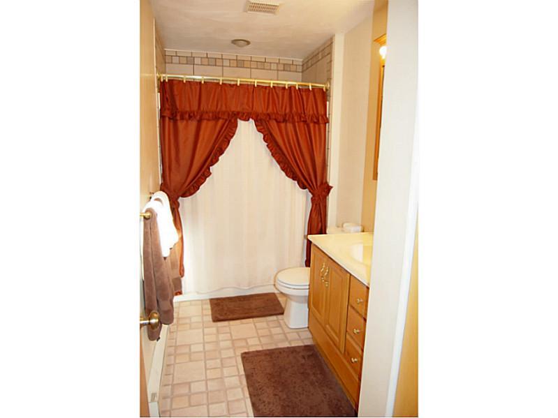 204 Snowshoe Road Acme, PA 15610 - Photo 5 of 25 Full Bath.