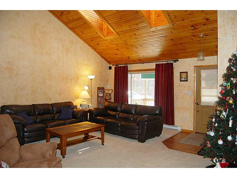 204 Snowshoe Road Acme, PA 15610 - Photo 6 of 25 Living Room.