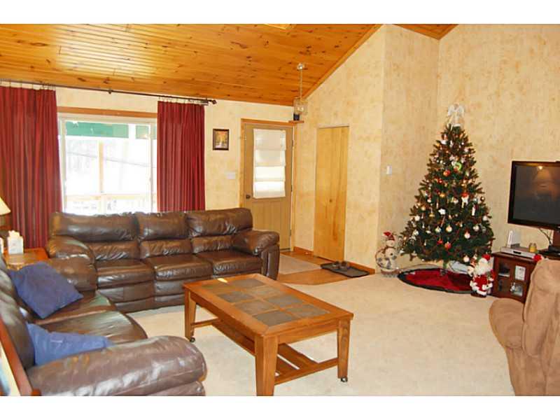 204 Snowshoe Road Acme, PA 15610 - Photo 7 of 25 Living Room.