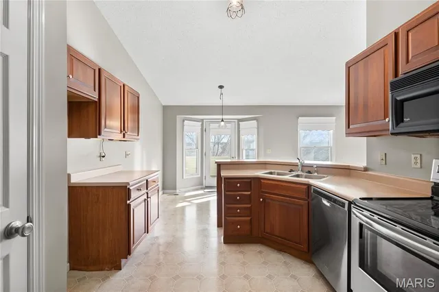 $375,000 | 2136 Farnsworth Drive, Unit D, O'Fallon, MO 63368