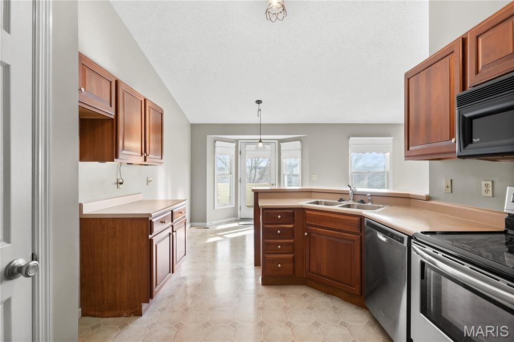 2136 Farnsworth Drive, Unit D O'Fallon, MO 63368 - Photo 13 of 31