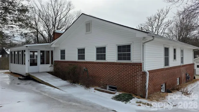 $528,000 | 1627 Greenville Highway, Hendersonville, NC 28792