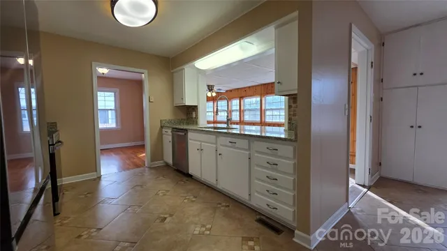 $528,000 | 1627 Greenville Highway, Hendersonville, NC 28792