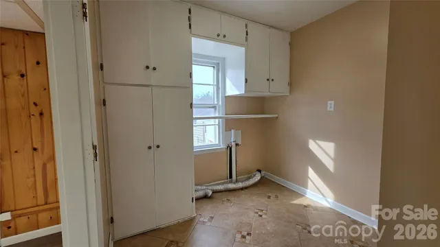 $528,000 | 1627 Greenville Highway, Hendersonville, NC 28792