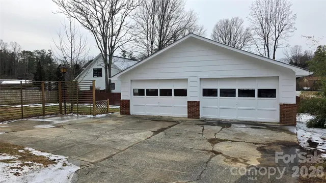 $528,000 | 1627 Greenville Highway, Hendersonville, NC 28792