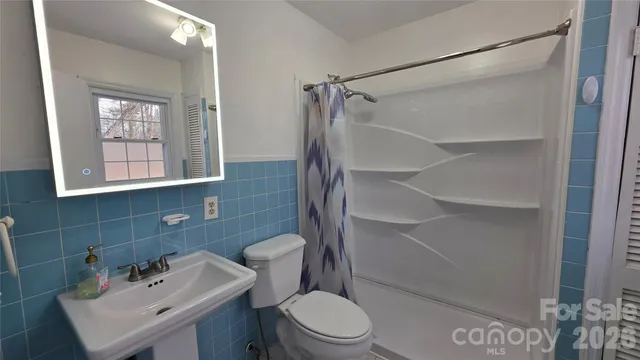 $528,000 | 1627 Greenville Highway, Hendersonville, NC 28792