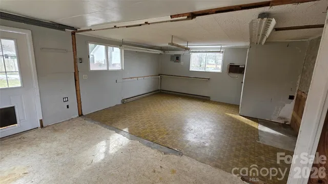 $528,000 | 1627 Greenville Highway, Hendersonville, NC 28792