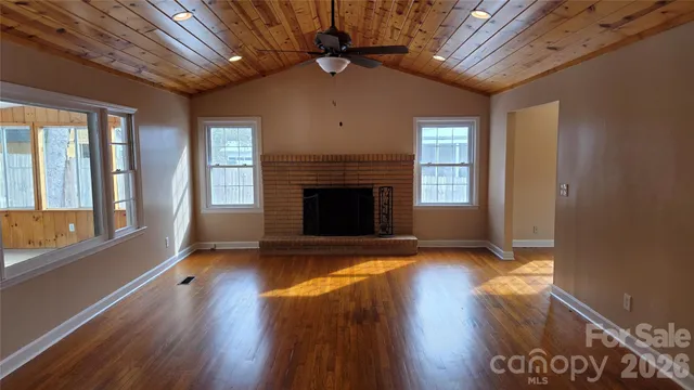$528,000 | 1627 Greenville Highway, Hendersonville, NC 28792