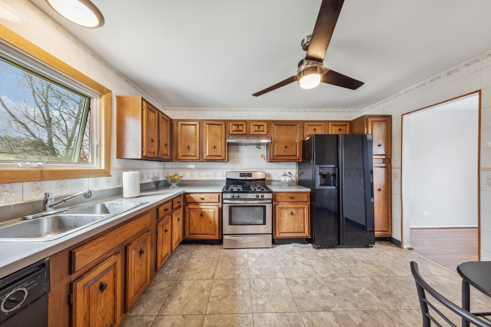 5750 Timberlane Road Matteson, IL 60443 - Photo 6 of 15 a kitchen with stainless steel appliances granite countertop a sink a stove and a refrigerator