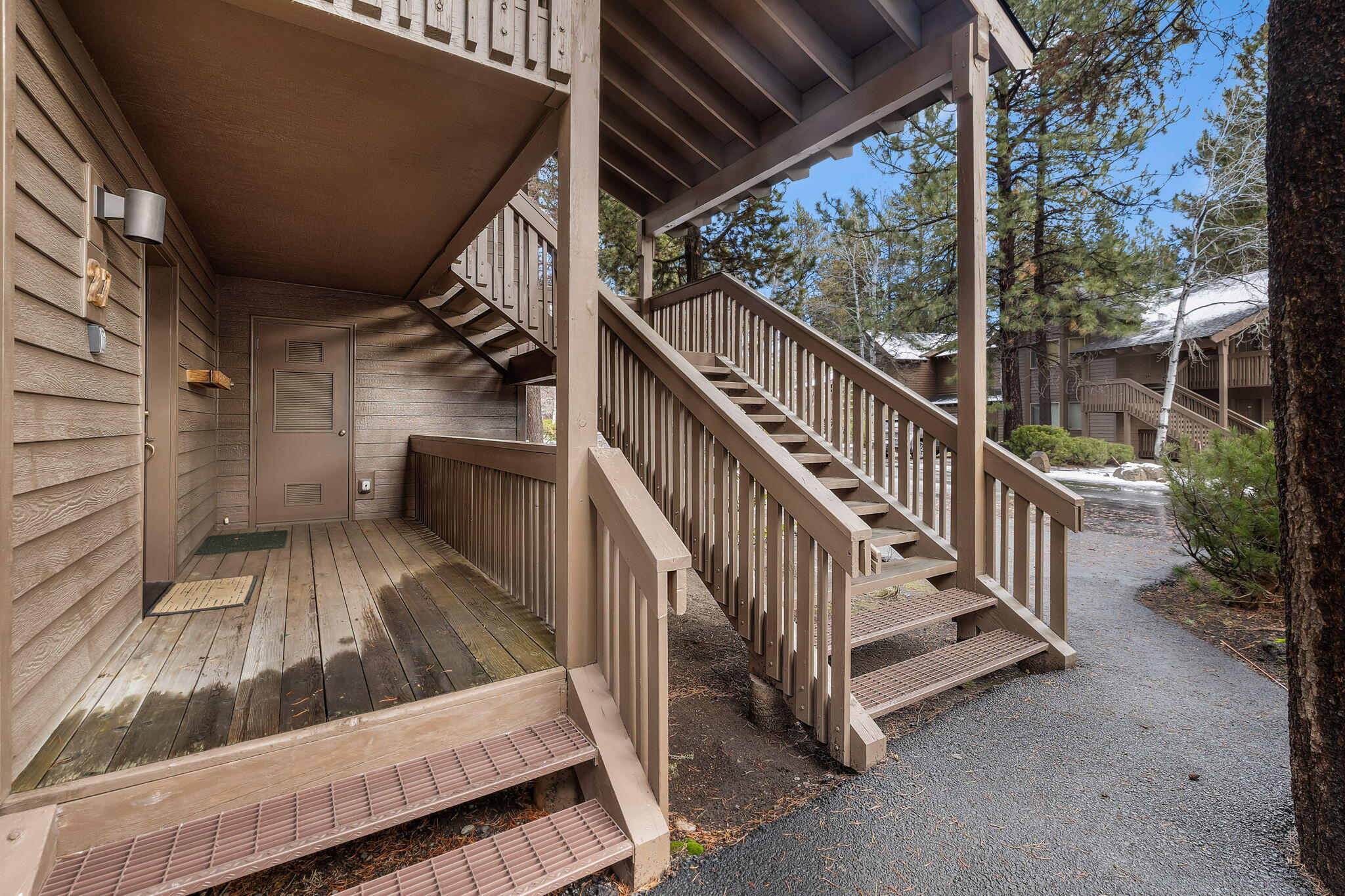 57373 Beaver Ridge Loop, Unit 27 Sunriver, OR 97707 - Photo 3 of 34 2025_12_22_57373_beaver_ridge_loop_unit2