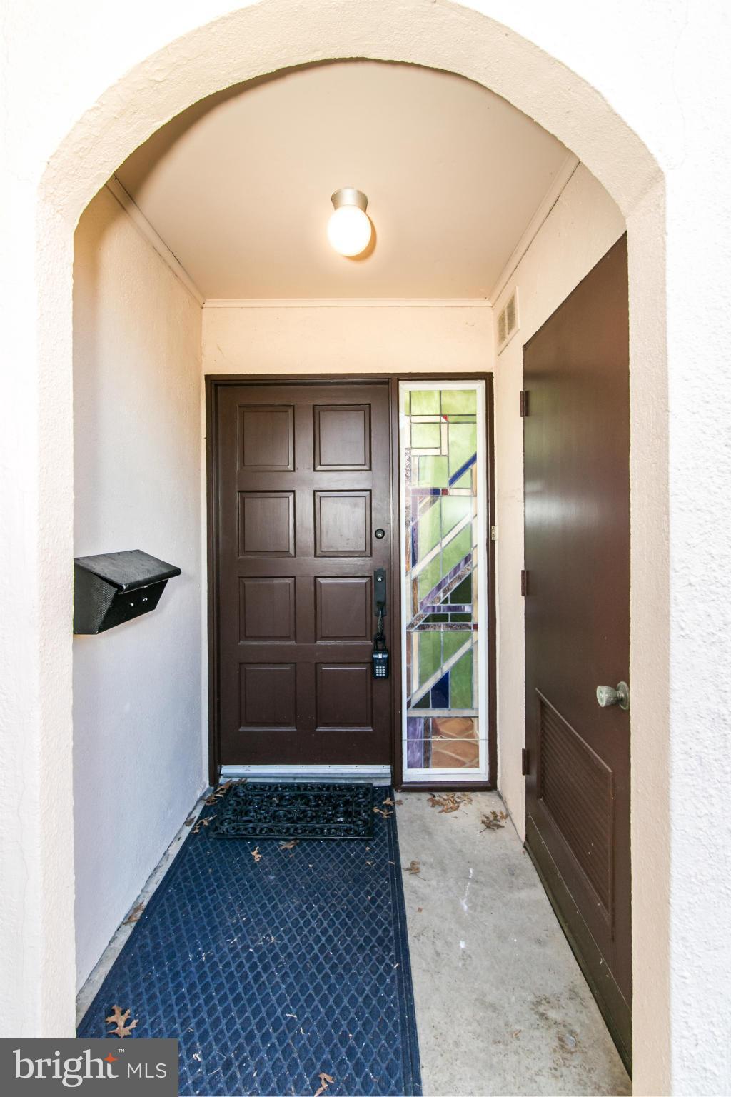 11658 Mediterranean Court Reston, VA 20190 - Photo 2 of 30 Entryway