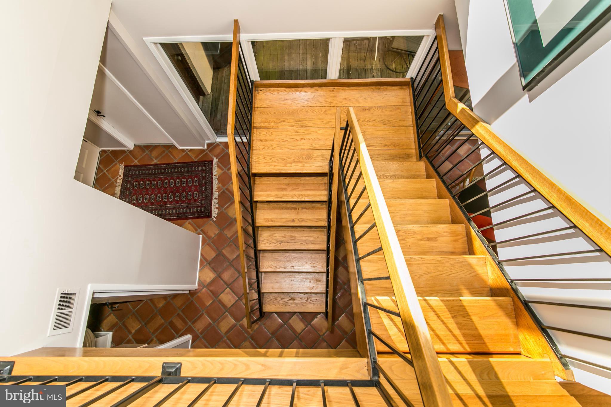 11658 Mediterranean Court Reston, VA 20190 - Photo 19 of 30 Stairway