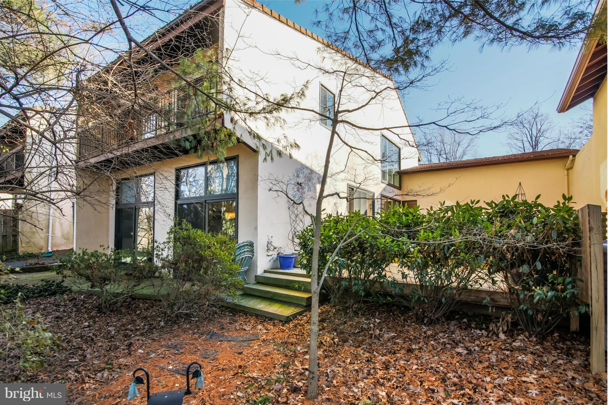 11658 Mediterranean Court Reston, VA 20190 - Photo 3 of 30 Exterior (Rear)