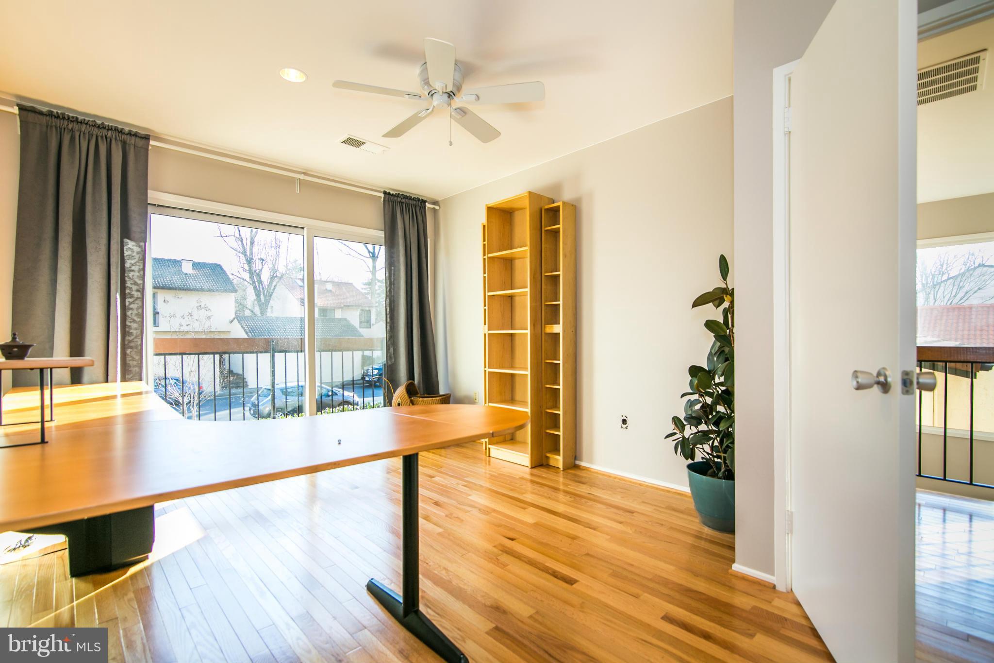 11658 Mediterranean Court Reston, VA 20190 - Photo 21 of 30 Upstairs Bedroom