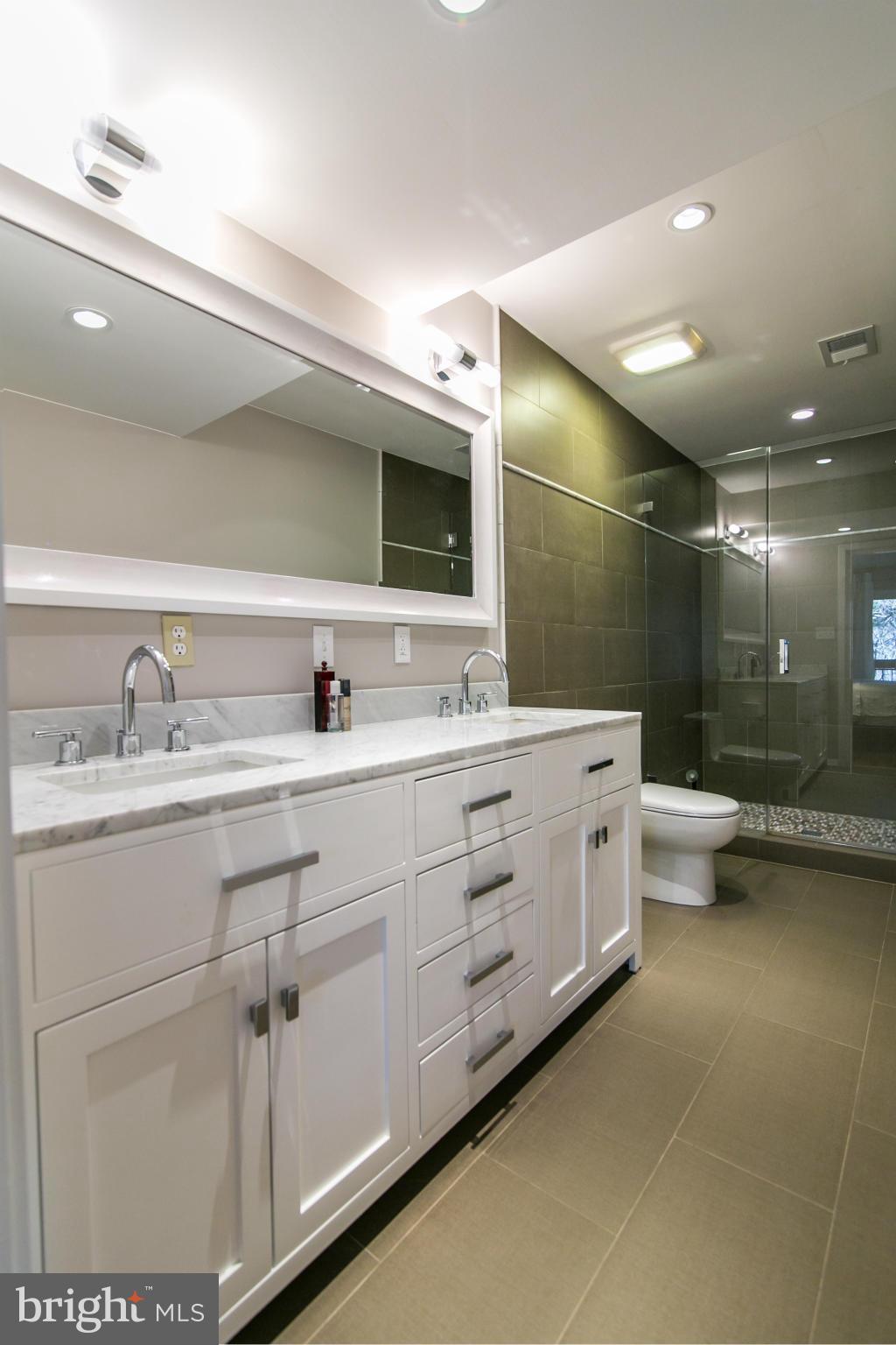 11658 Mediterranean Court Reston, VA 20190 - Photo 27 of 30 Bath (Master)