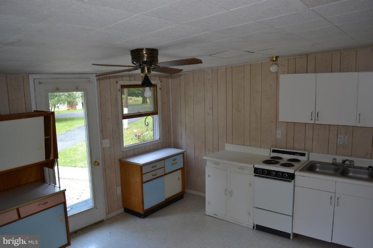 1009 Calvert Road Rising Sun, MD 21911 - Photo 19 of 30 Small apartment with separate access-Prior Porch