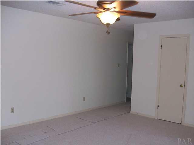 6640 Bellview Pines Road Pensacola, FL 32526 - Photo 8 of 22 Nice size livingroom