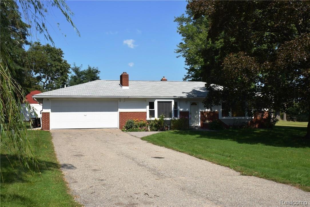 29679 Hickey Road New Baltimore, MI 48051 - Photo 2 of 33 2 frt exterior barn.JPG
