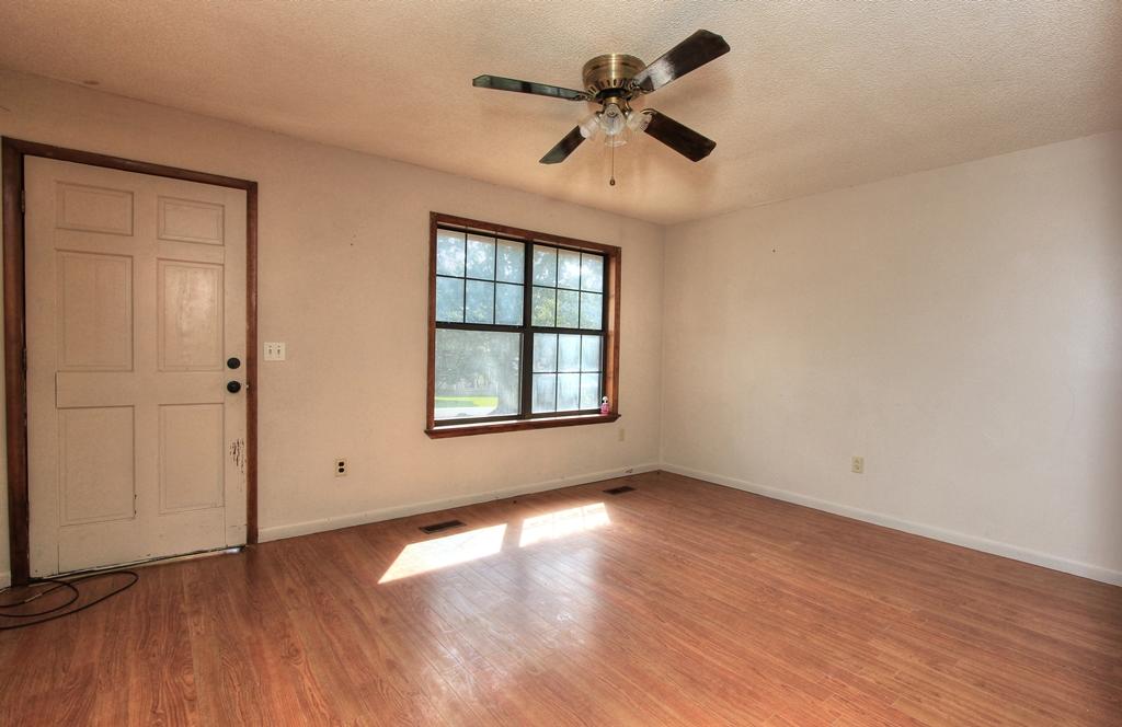 211 Ridgeside Drive Whitwell, TN 37397 - Photo 5 of 22 211 Ridgeside Dr (5)