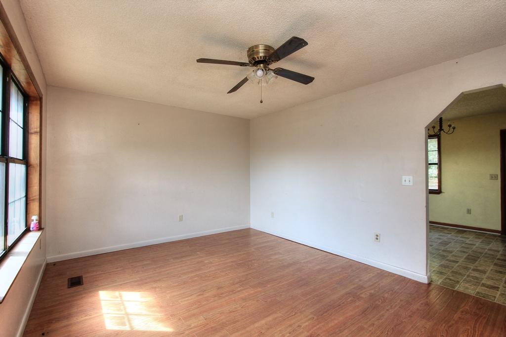 211 Ridgeside Drive Whitwell, TN 37397 - Photo 8 of 22 211 Ridgeside Dr (8)