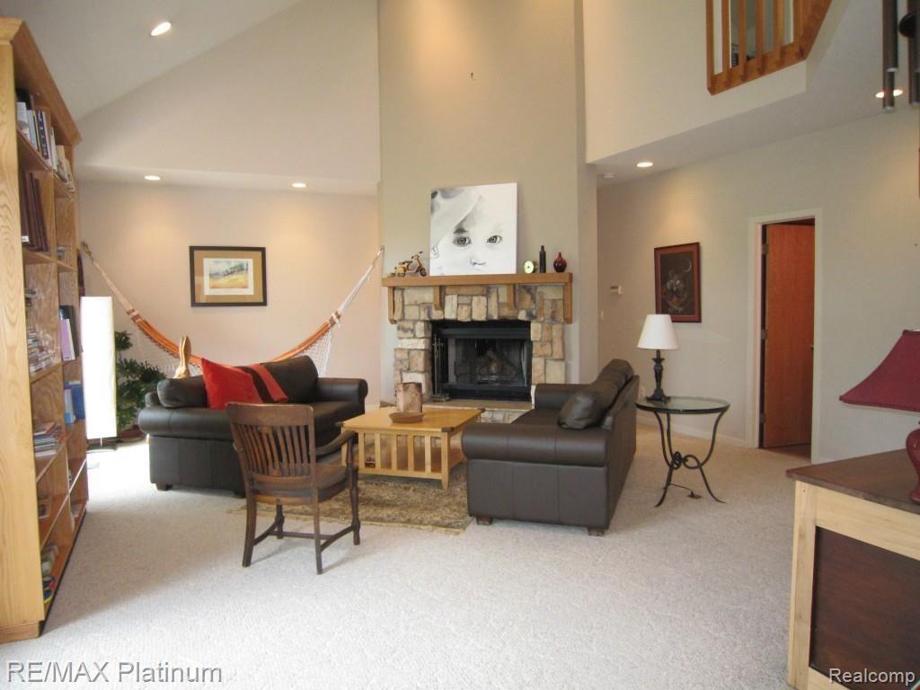 10621 Hibner Road Hartland, MI 48353 - Photo 5 of 40 IMG_4219.jpg