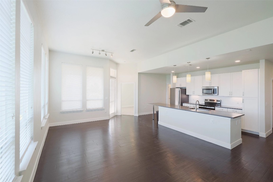 4800 Steiner Ranch Boulevard, Unit 14005 Austin, TX 78732 - Photo 18 of 34 Up to 8 weeks free rent plus reduced deposits!