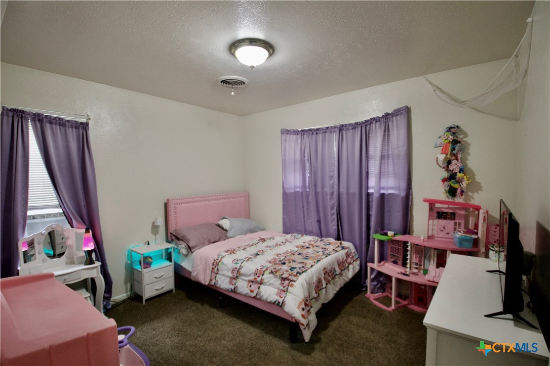 1411 West Lane Killeen, TX 76549 - Photo 19 of 36 a bedroom with a bed and a window