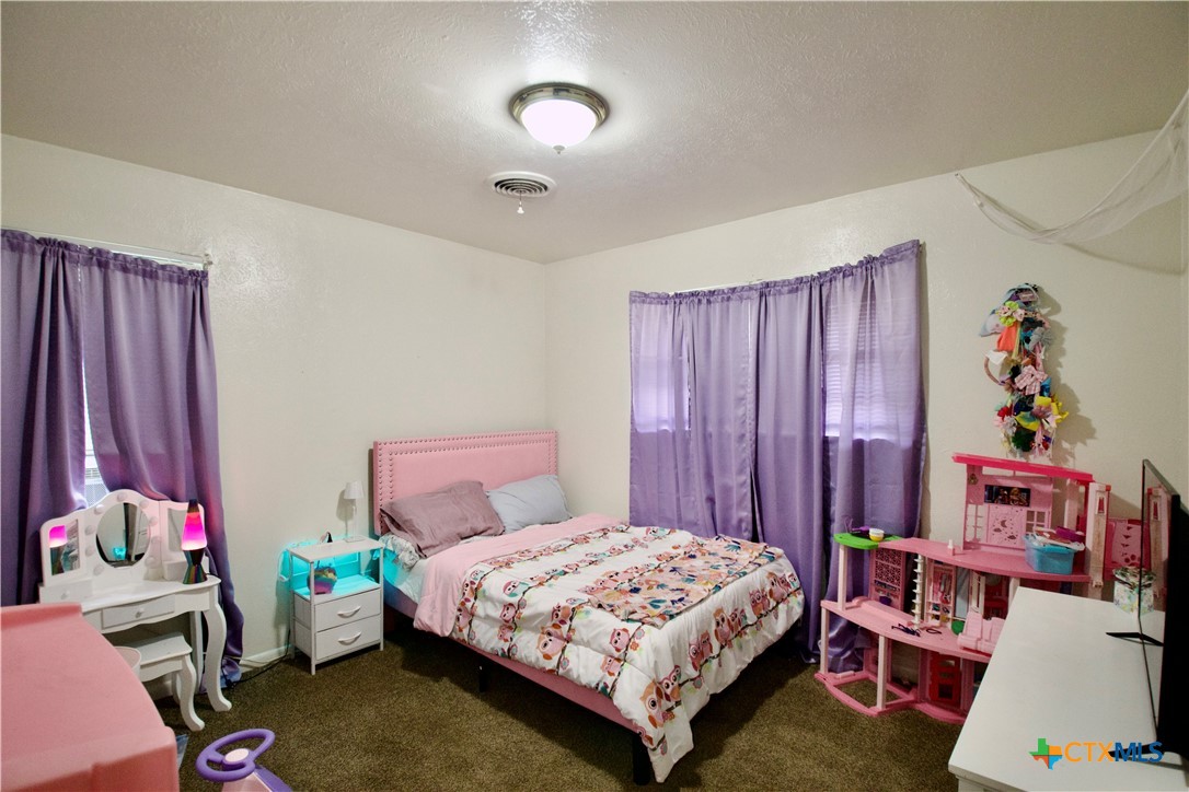 1411 West Lane Killeen, TX 76549 - Photo 21 of 36 a bedroom with a bed and a couch