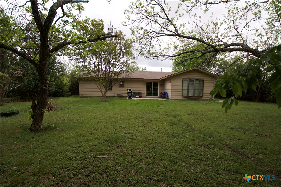 1411 West Lane Killeen, TX 76549 - Photo 29 of 36 a front view of house with a garden
