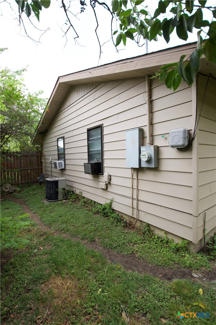 1411 West Lane Killeen, TX 76549 - Photo 33 of 36 a view of a back yard of the house