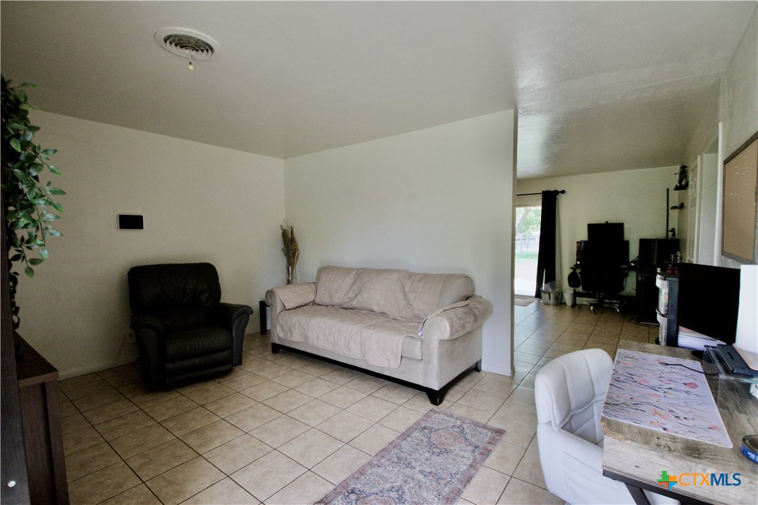 1411 West Lane Killeen, TX 76549 - Photo 5 of 36 a living room with furniture and a couch