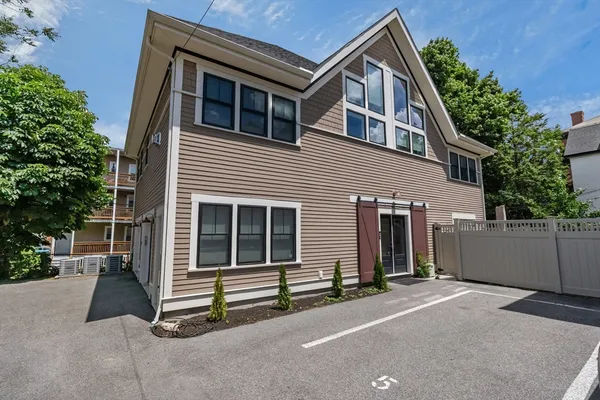 $795,000 | 47 R Harvest Street, Unit 4, Boston, MA 02125