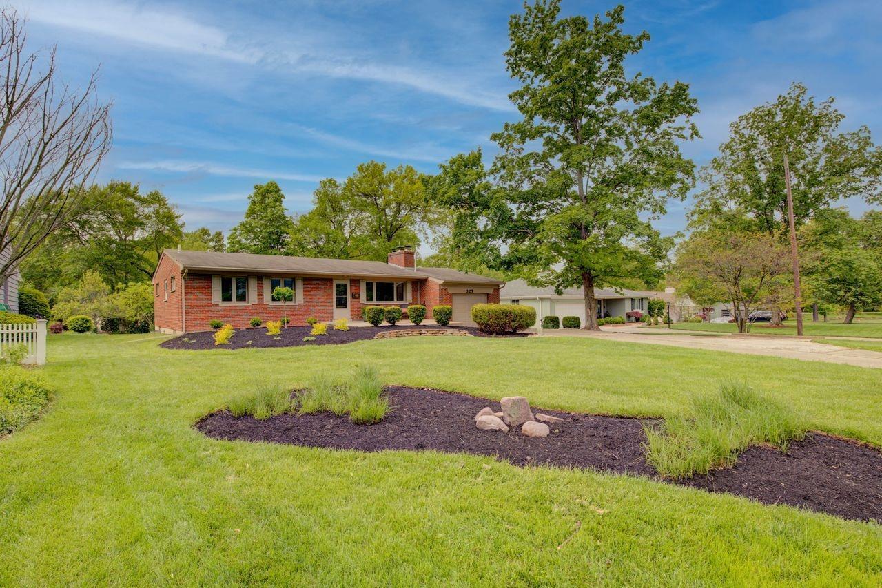 327 Fleming Road Wyoming, OH 45215 - Photo 2 of 31