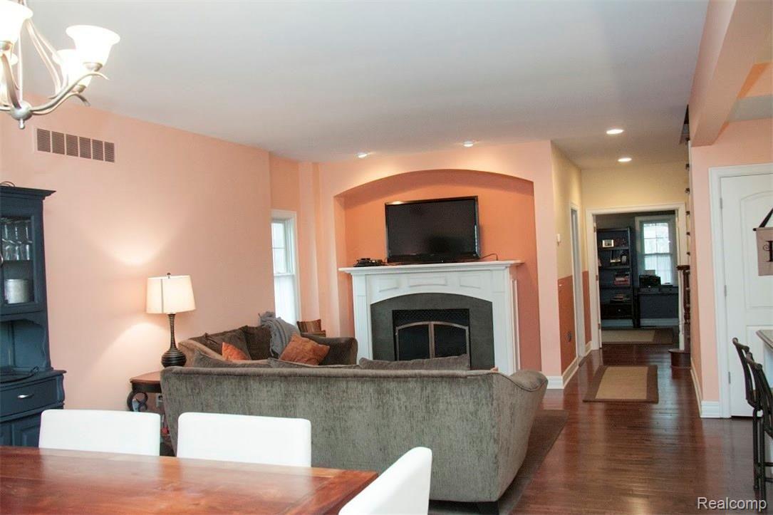 1331 Oak Street Rochester, MI 48307 - Photo 9 of 39 gr2.jpg
