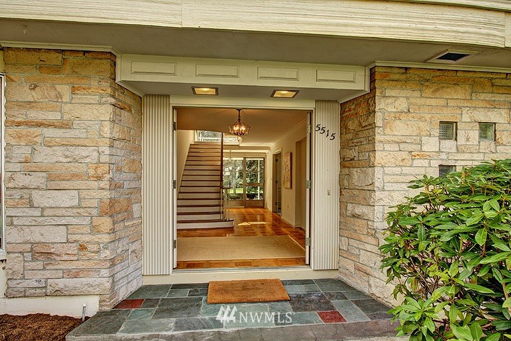 5515 Northeast Penrith Road Seattle, WA 98105 - Photo 2 of 25