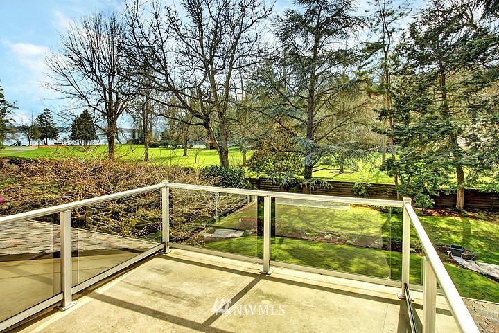 5515 Northeast Penrith Road Seattle, WA 98105 - Photo 12 of 25