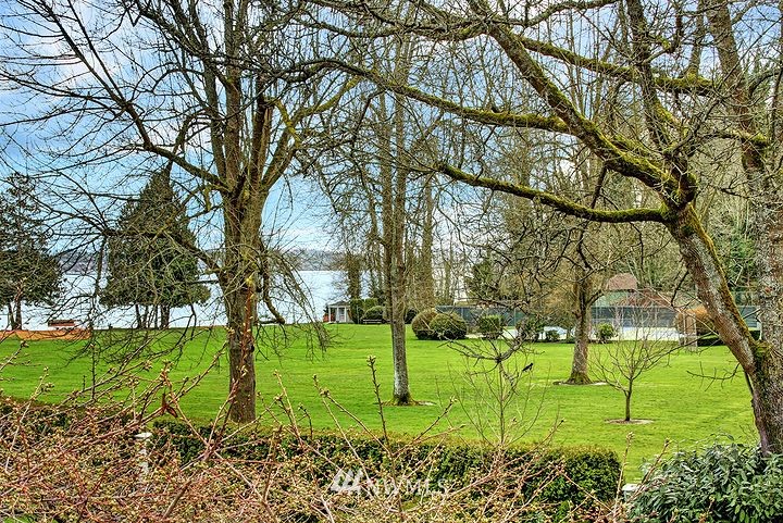 5515 Northeast Penrith Road Seattle, WA 98105 - Photo 15 of 25