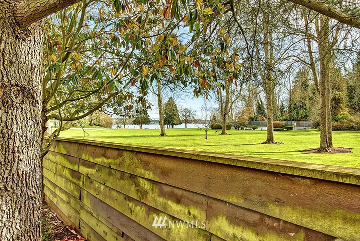 5515 Northeast Penrith Road Seattle, WA 98105 - Photo 22 of 25