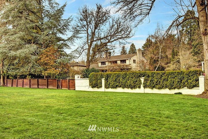5515 Northeast Penrith Road Seattle, WA 98105 - Photo 23 of 25