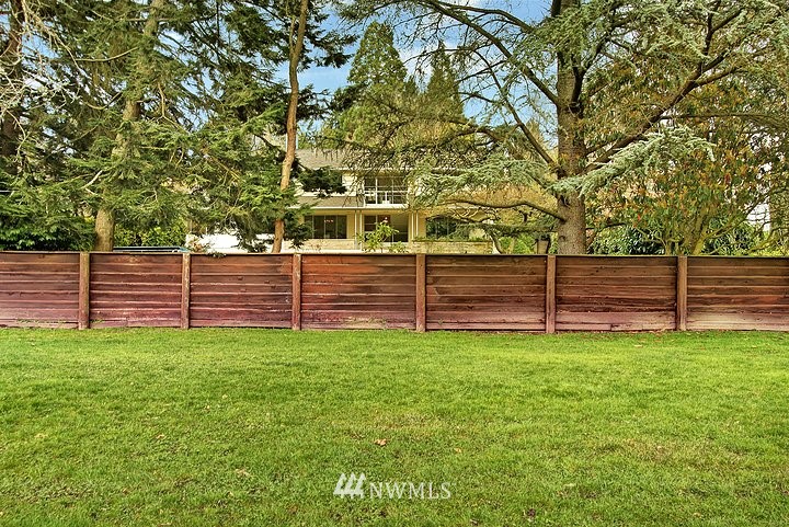 5515 Northeast Penrith Road Seattle, WA 98105 - Photo 24 of 25