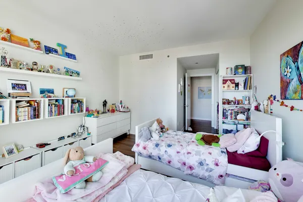 $875,000 | 130 North Garland Court, Unit 1703, Chicago, IL 60602