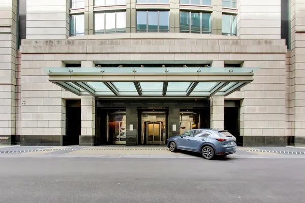 $875,000 | 130 North Garland Court, Unit 1703, Chicago, IL 60602